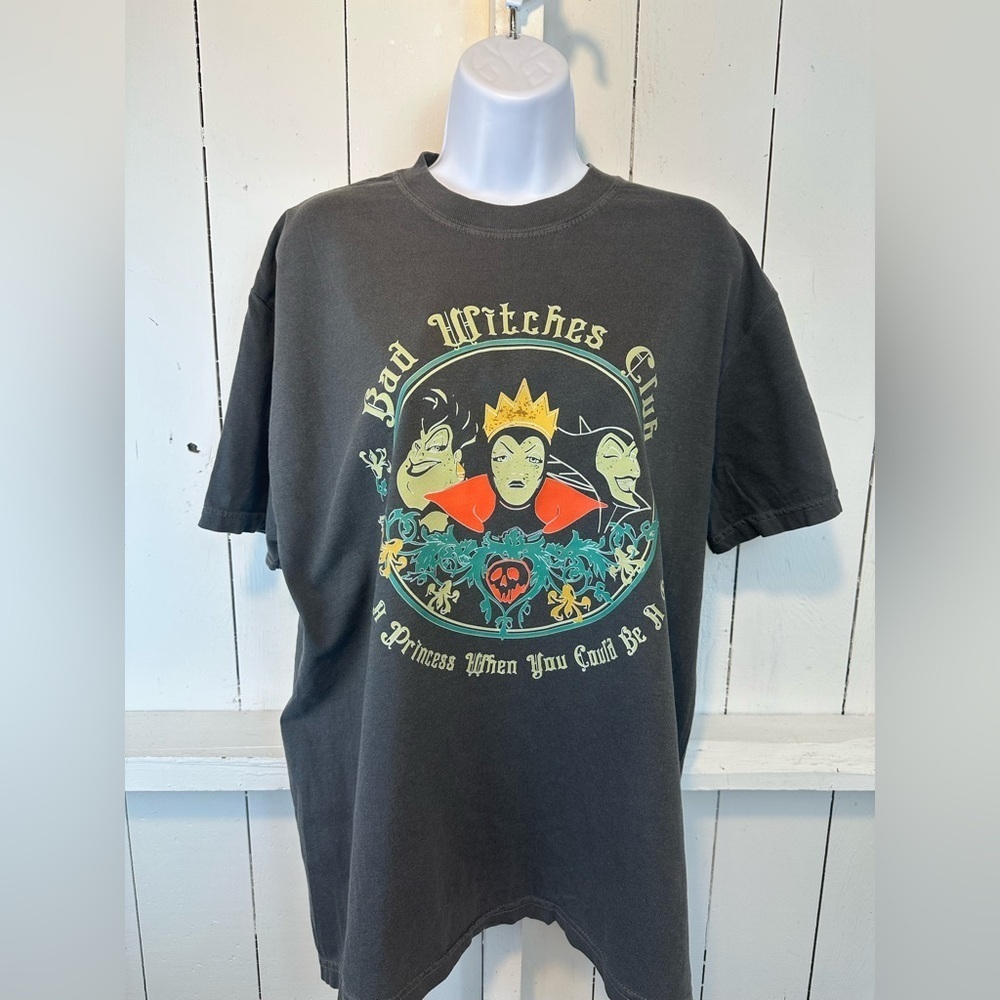 NEW Disney Halloween Villains T-shirt Women’s Large Queen Park Shirt Not So - Picture 3 of 7